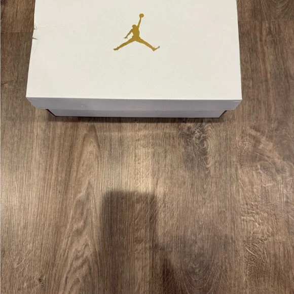 WMNS AIR JORDAN 1 MID SE - Size 7 - UK 4.5 - Picture 5 of 11